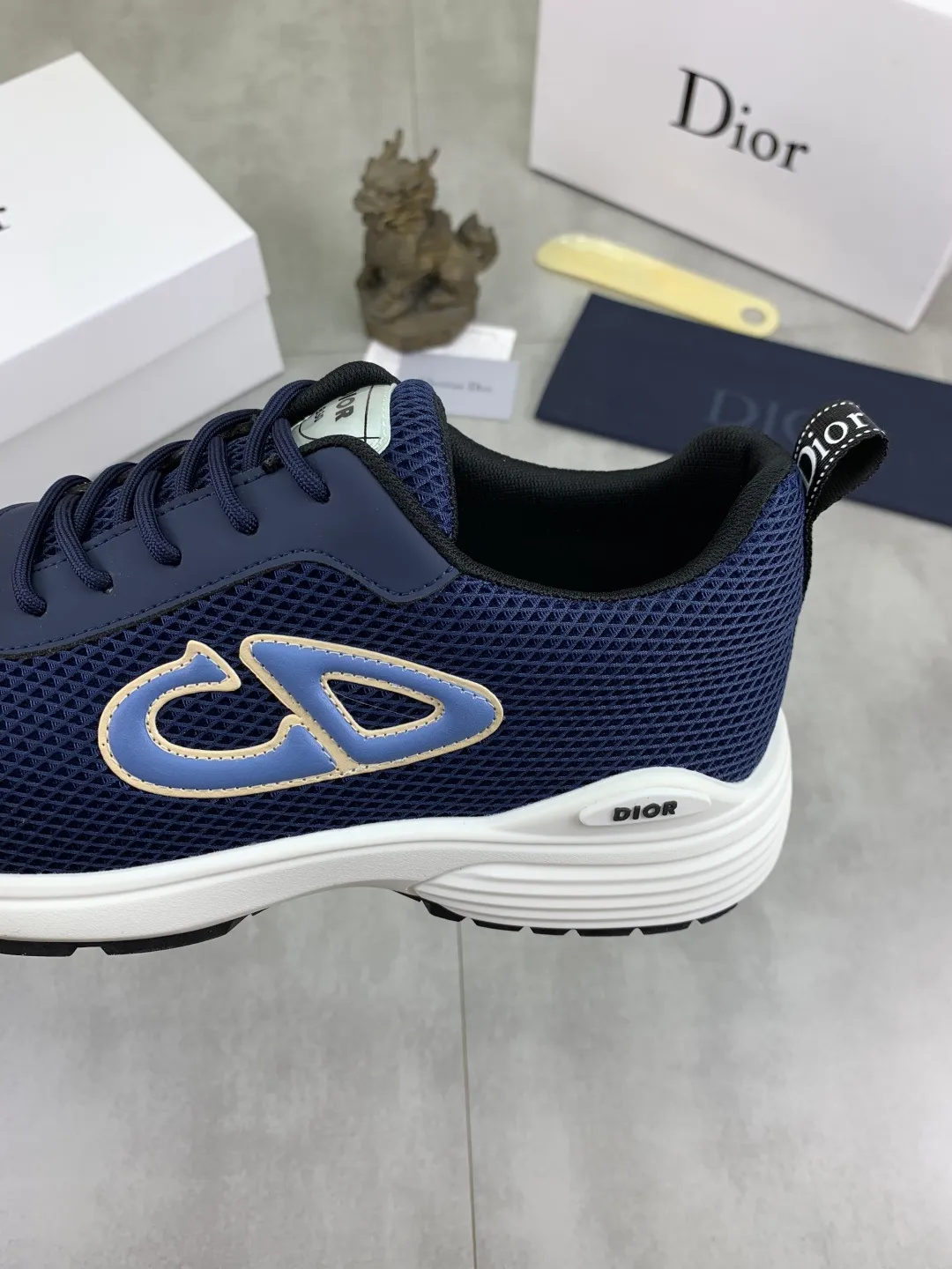 Men's Men's Shoes 💰P420 New Dior Chrono Fly Knit Shoes 2025 New B30 Series, in white and black fly knit series. Both sides are decorated with computer-printed CD logo, star patch on the tongue and Dior logo on the heel. Many details highlight the style. The interior is matched with the original color matching mesh, and the interior of the body is supported by low-temperature shaping sheets, and is filled with light feather cotton to keep the interior full and soft against the feet. The exclusive open-molded outsole adopts a one-piece molding process, so there is no need to worry about problems such as the opening and falling of sole decorative accessories. It is light and comfortable to wear, yet strong and wear-resistant. The two-color shoelaces are accessorized with exquisite metal five-pointed star pendants, creating a high-end, trendy and casual look at all times. Color: white black gray blue code number: 38-44